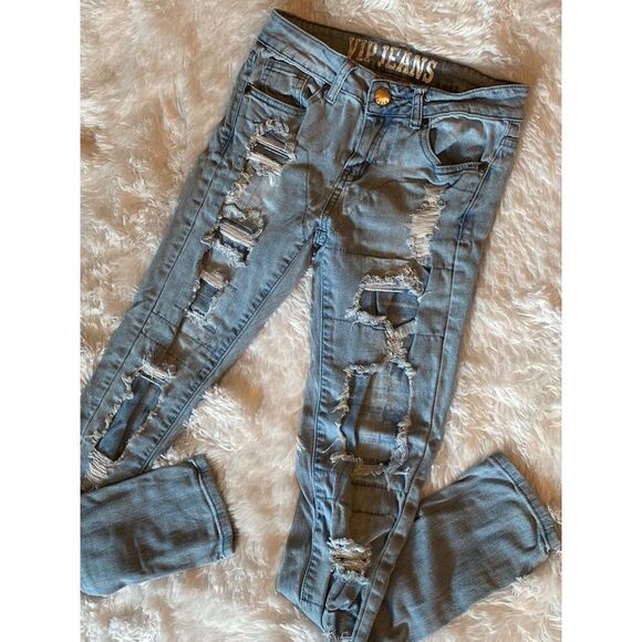 VIP SZ 1/2 Woman’s Jr Light Wash Factory Faded & Distressed Stylish Denim Jeans - Picture 5 of 9